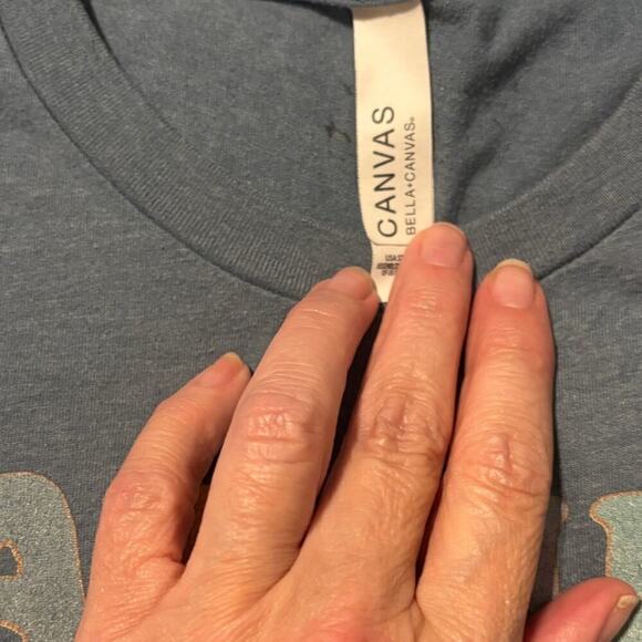 Canvas Disney Gray "Happiest Place On Earth" Short Sleeve Graphic T-Shirt- M - Picture 4 of 9